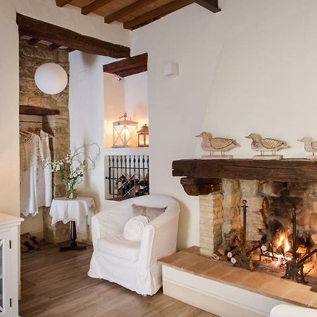 فيلا La Casa Di Alice Castelnuovo dellʼAbate المظهر الخارجي الصورة
